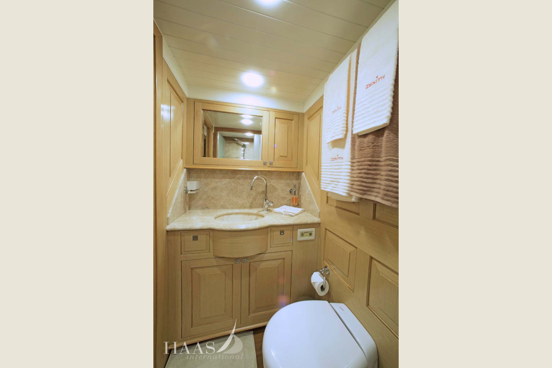 42-ZENITH ©ManfredHaas Guest cabins